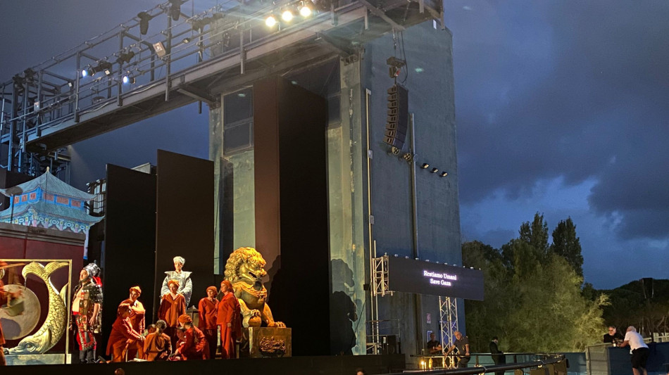 Scritta per Gaza prima della Turandot al Festival Puccini