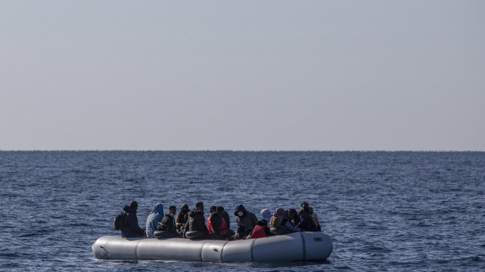 Naufragio di migranti al largo dell'isola greca di Lesbo,7 morti