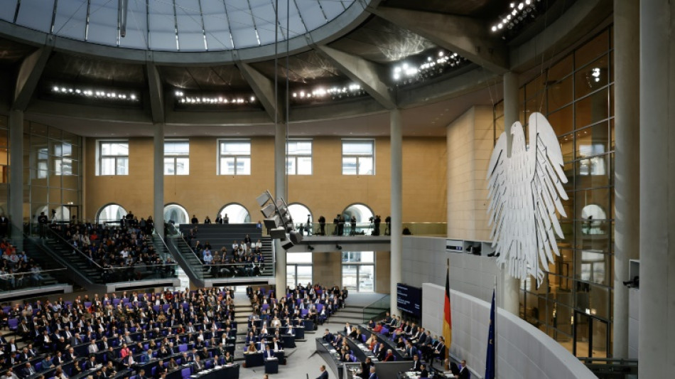 Bundestag ber&auml;t in Sondersitzung Grundgesetz&auml;nderungen f&uuml;r Finanzpaket