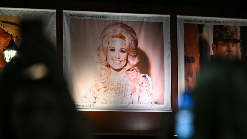 EUA se despede de Dolly Parton, a lenda da m&uacute;sica country