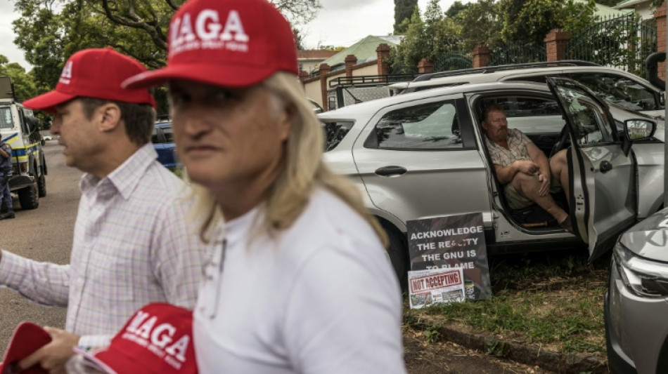 Trump sostiene que afrikáneres reasentados en EEUU sufren una "situación terrible"