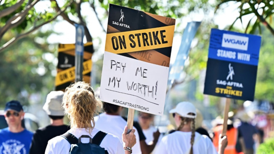 Atores e est&uacute;dios chegam a acordo para encerrar greve em Hollywood