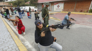 Venezuela: l'arm&eacute;e dans les rues pour initier les civils, menaces de Trump 