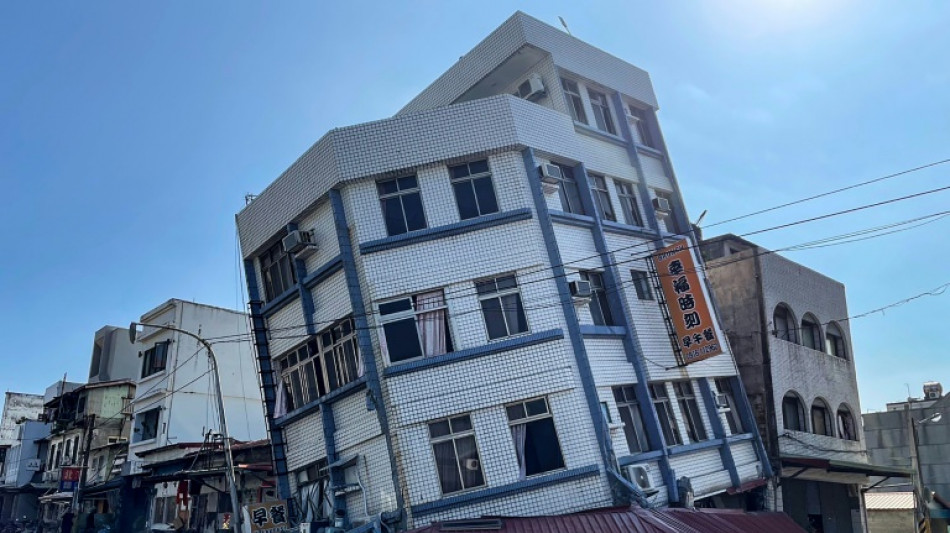 Al menos cuatro muertos y decenas de heridos por potente terremoto en Taiw&aacute;n