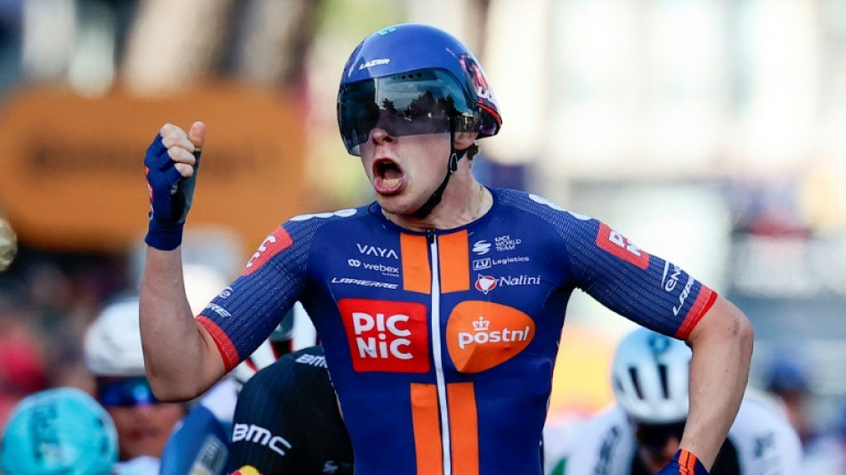 Dutch rider van Uden springs surprise to win Giro sprint