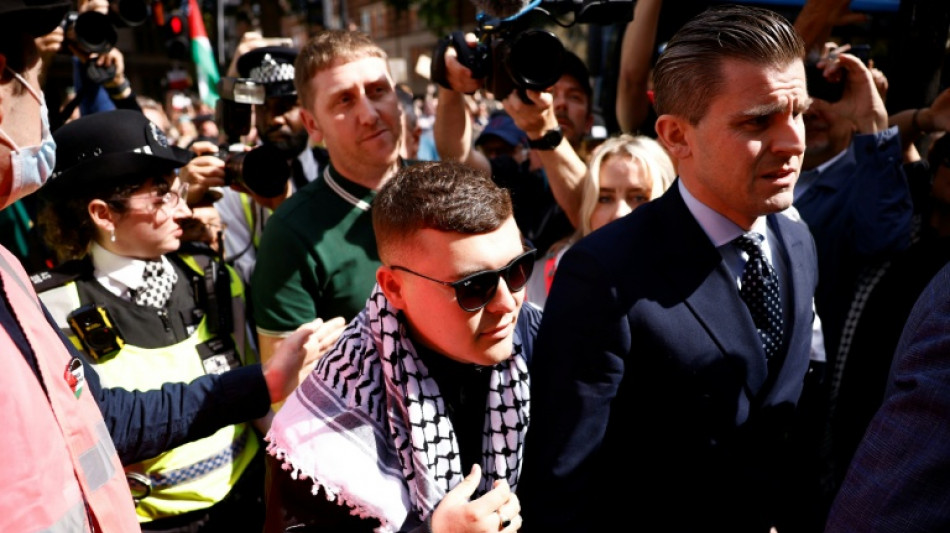 Comparution à Londres d'un rappeur du trio nord-irlandais Kneecap, accusé de soutien au Hezbollah