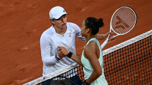 Roland-Garros: Swiatek l&acirc;che un set mais remporte son 32e match de rang et passe en quarts