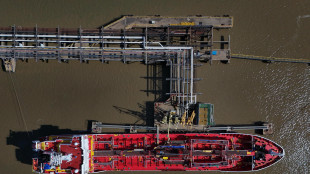 Petrolio in calo in avvio di giornata, Wti a 92,82 dollari