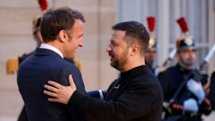 Selenskyj trifft Macron in Paris zu Gesprächen über "weitere Unterstützung"