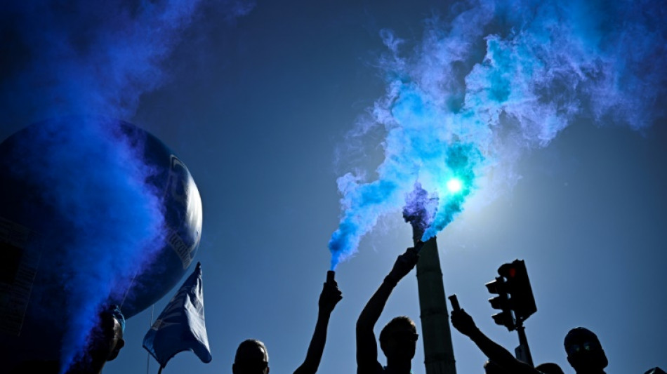 Contre l'"aust&eacute;rit&eacute;", des cort&egrave;ges plus garnis que le 10 septembre, &eacute;maill&eacute;s de quelque incidents 