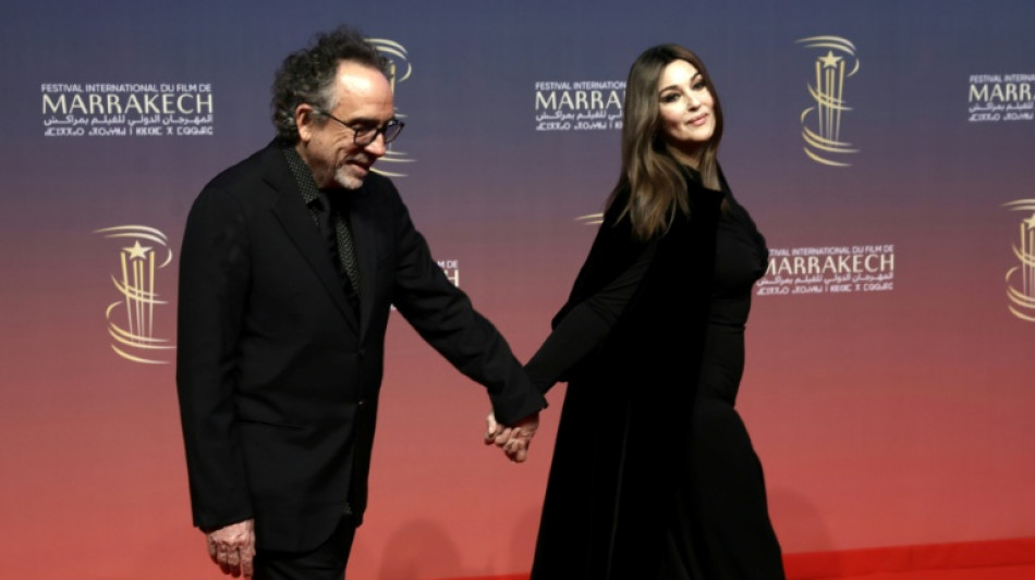 Las estrellas Tim Burton y Monica Bellucci anuncian su separación a AFP