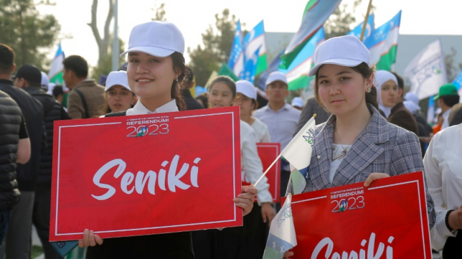 Usbeken entscheiden in Referendum über Verlängerung der Amtszeit des Präsidenten