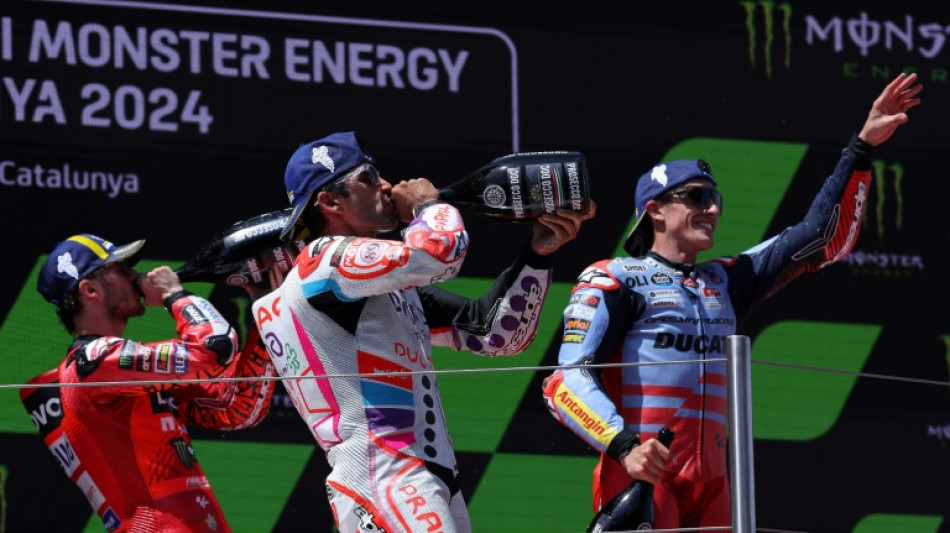 Bagnaia se impone a Mart&iacute;n en Montmel&oacute;, M&aacute;rquez vuelve a remontar