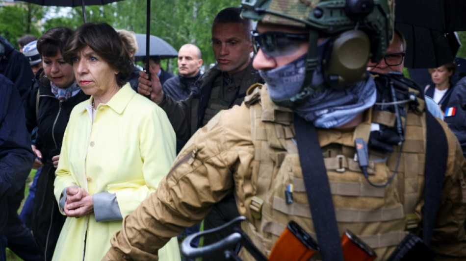 Frankreichs Au&szlig;enministerin sagt weitere Waffenlieferungen an die Ukraine zu