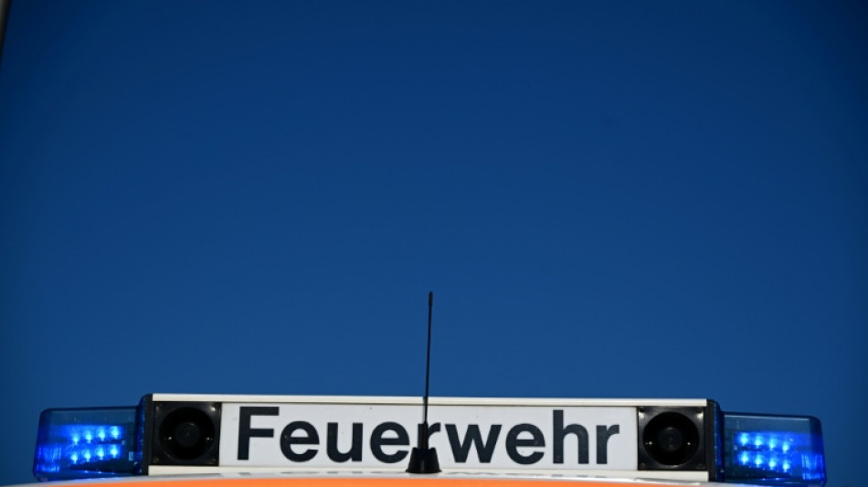 Ruderboote kentern auf dem Rhein - Zehn Menschen fallen ins kalte Wasser