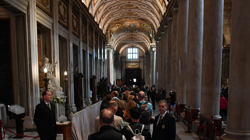 A Santa Maria Maggiore fedeli dal mondo,accolti da Makrickas