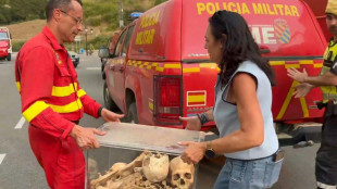 Bombeiros resgatam das chamas restos mortais dos primeiros reis de Arag&atilde;o, na Espanha