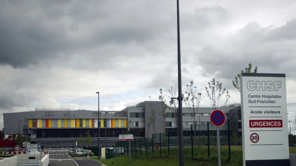 Cyberattaque contre un h&ocirc;pital en Essonne: les patients "&agrave; risque" transf&eacute;r&eacute;s