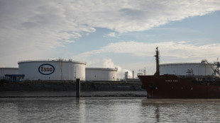 El gobierno franc&eacute;s requisa a trabajadores de un dep&oacute;sito de combustible en huelga