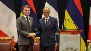 Après l'île Maurice, Macron met le cap sur l'Afrique du Sud