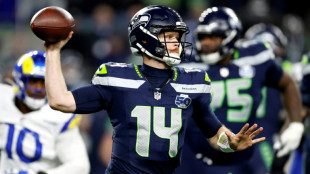 Patriots, Seahawks set up Super Bowl rematch