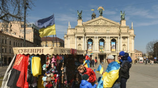 Tras un mes de guerra en Ucrania, Le&oacute;polis se adapta a una nueva normalidad