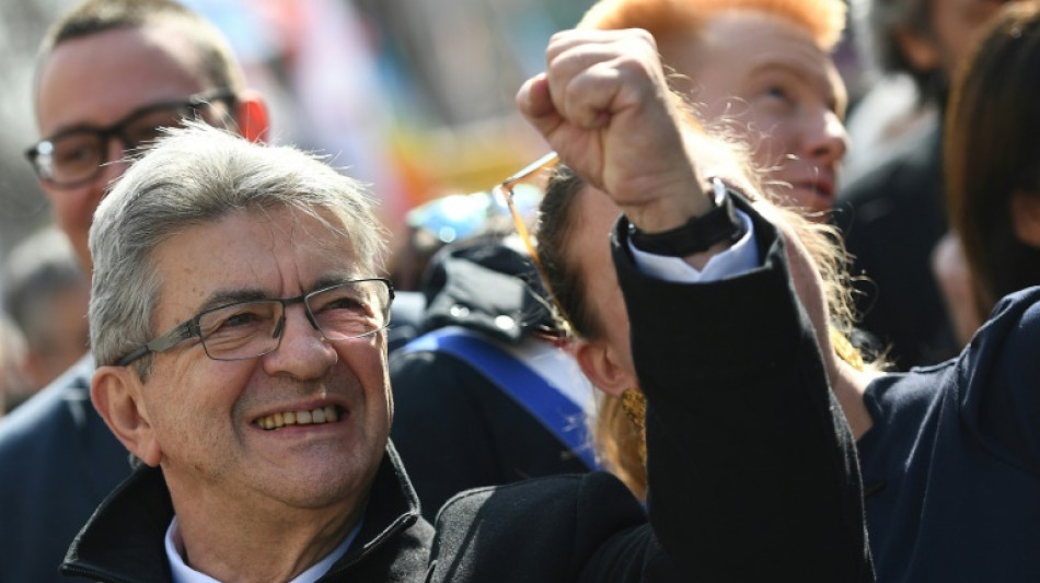 Pr&eacute;sidentielle: M&eacute;lenchon galvanise ses troupes en vue du second tour