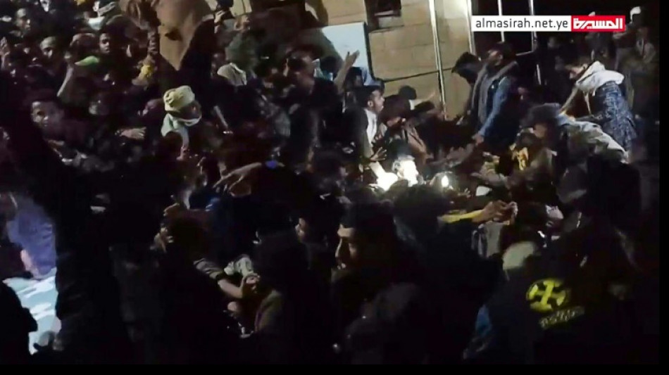 Estampida por ayuda de ocho d&oacute;lares deja 85 muertos en Yemen