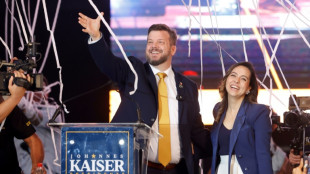 El ultraderechista Kaiser cierra campaña con la promesa de indultar a policías condenados por represión en Chile