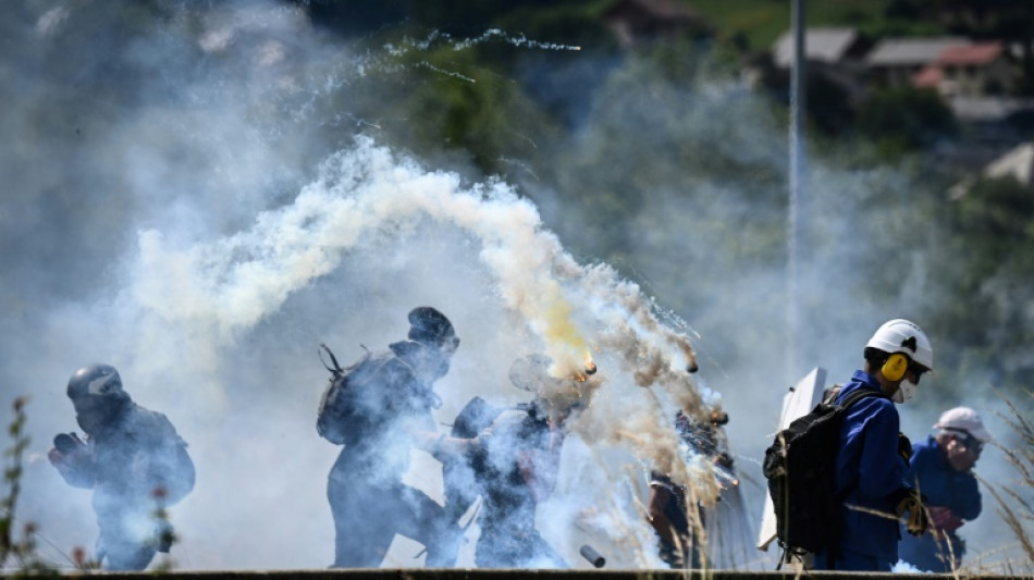 Zusammenst&ouml;&szlig;e bei Protesten in Frankreich gegen geplante Bahnstrecke Lyon-Turin