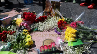 Dolly Parton ter&aacute; nova estrela na Cal&ccedil;ada da Fama ap&oacute;s vandalismo
