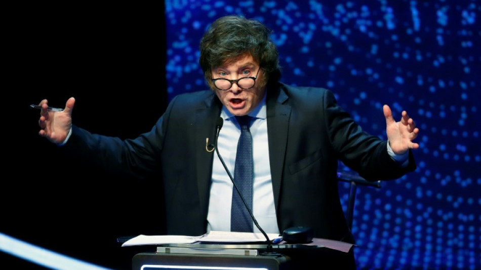 Milei confirma plano de dolarizar Argentina e d&oacute;lar informal atinge recorde