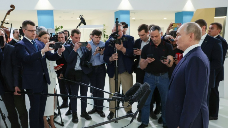 Kremlin denies dragging out Ukraine peace talks