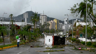 Le Mexique mobilis&eacute; pour secourir Acapulco d&eacute;vast&eacute;e par l'ouragan Otis