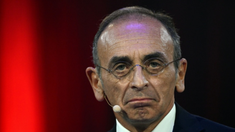 Pr&eacute;sidentielle: d&eacute;bat sur retraites relanc&eacute;, duel tendu P&eacute;cresse/Zemmour 