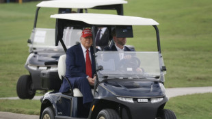 Trump invite &agrave; d&icirc;ner les acheteurs de sa cryptomonnaie, un m&eacute;lange des genres jamais vu