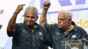 El 65% de los paname&ntilde;os cree que Martinelli gobernar&aacute; en la sombra si gana su delf&iacute;n