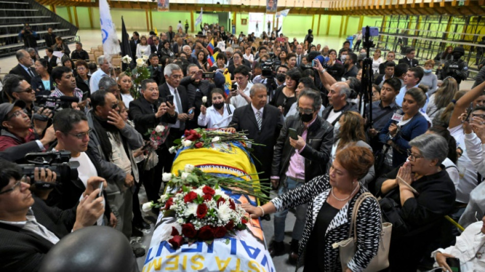 Candidato &agrave; presid&ecirc;ncia &eacute; sepultado ap&oacute;s homenagem p&uacute;blica no Equador