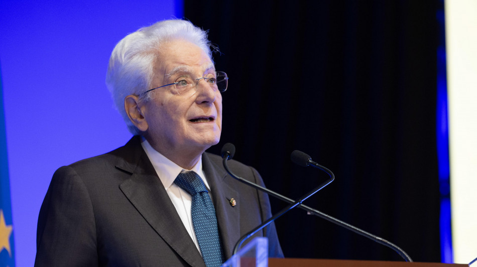 Mattarella al Papa,serve coesione per il bene comune e per il servizio delle persone
