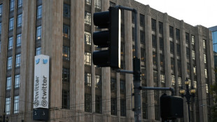 Twitter entl&auml;sst nach &Uuml;bernahme durch Musk jeden zweiten Mitarbeiter