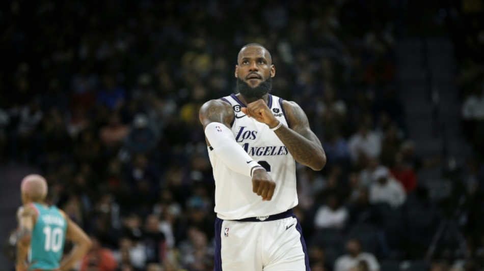 NBA: Les Lakers s'imposent chez les Spurs gr&acirc;ce au retour de James