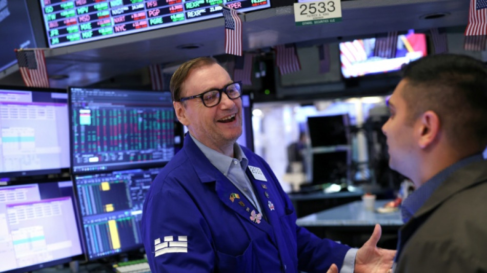Wall Street en forme, profite des commentaires de Powell, nouveau record du Dow Jones