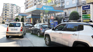 Eni, tetto al prezzo per benzina e diesel proseguir&agrave; fino a fine anno