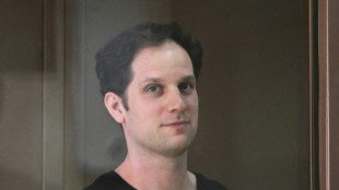 Justi&ccedil;a russa mant&eacute;m detido jornalista americano Evan Gershkovich