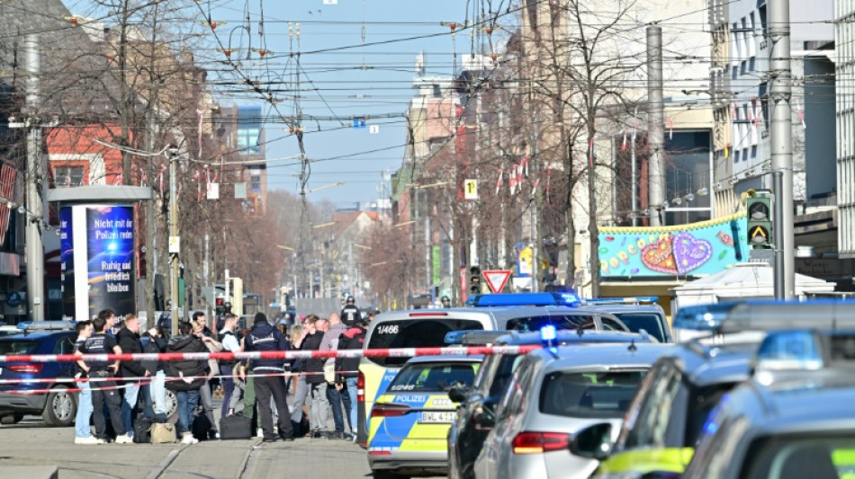 Atropelamento de multid&atilde;o deixa dois mortos e 11 feridos na Alemanha