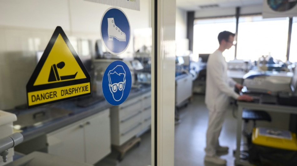 Au coeur d'un laboratoire qui traque les faux m&eacute;dicaments