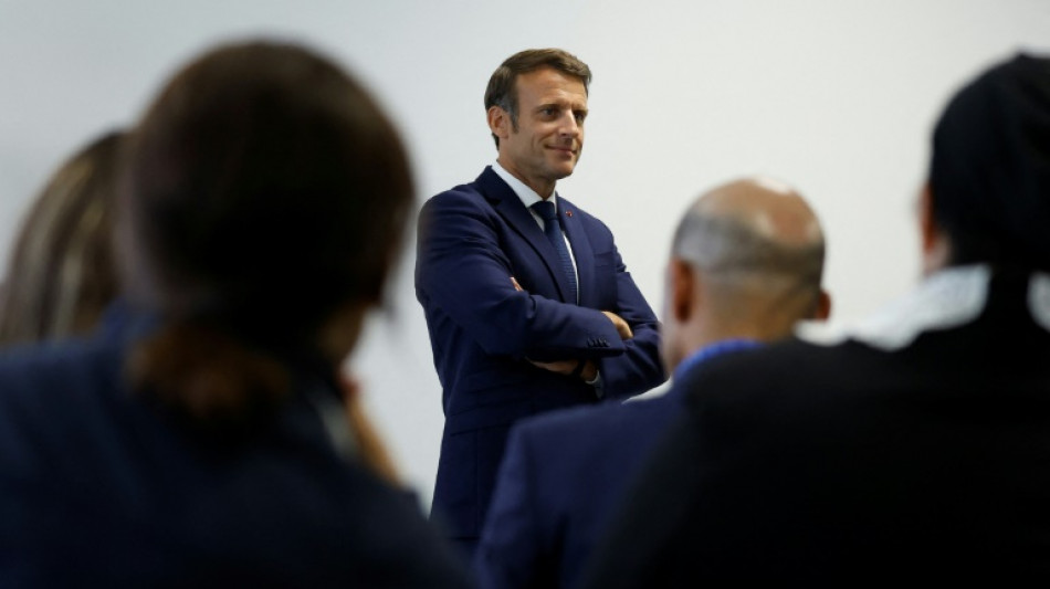 L&eacute;gislatives: bouscul&eacute; sur sa gauche, Macron investit le terrain s&eacute;curitaire