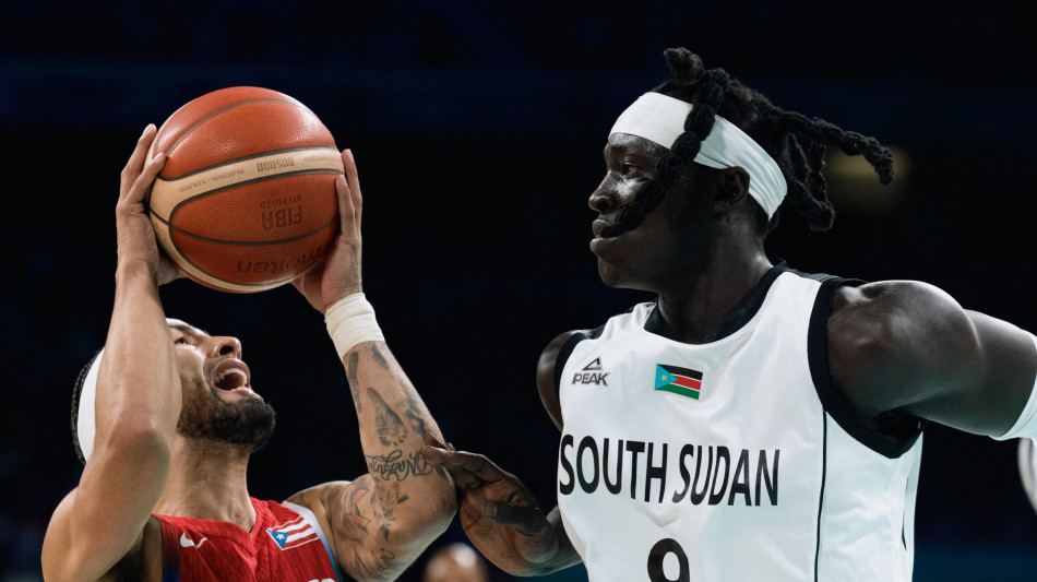 Parigi: l'inno &egrave; sbagliato, poi il Sud Sudan del basket vince