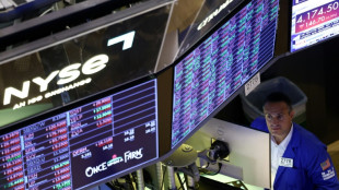 Wall Street recule, s'inqui&eacute;te des prix du p&eacute;trole et perd le soutien de la tech
