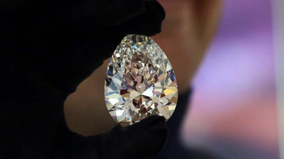 Le plus gros diamant blanc jamais mis aux ench&egrave;res expos&eacute; &agrave; Duba&iuml;